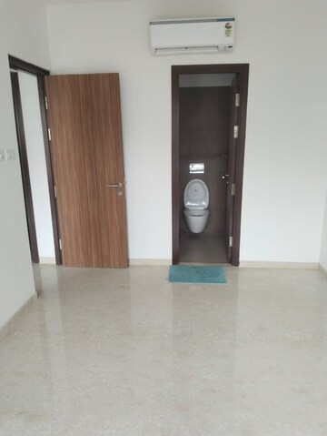 Room in 2 BHK Apartment at Shapoorji Pallonji Vicinia, Powai – for Rent