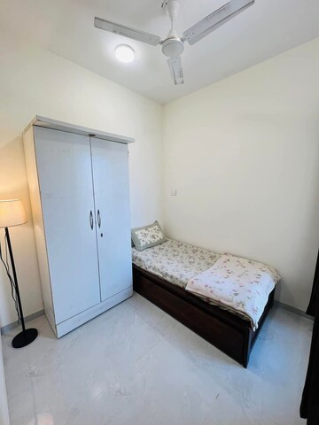 Room in  Pg at Goregaon West – for Rent
