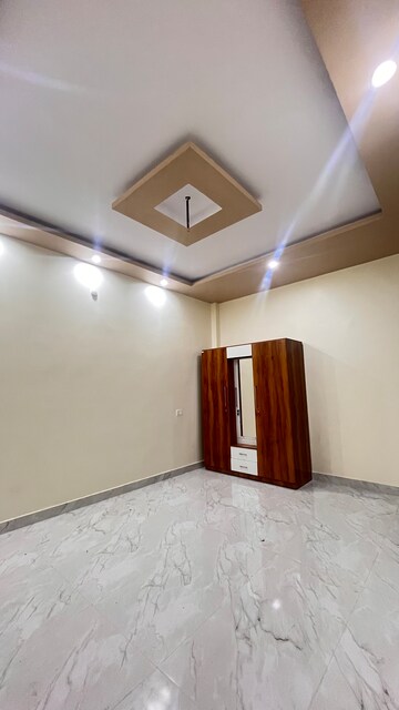 Master Bedroom in 2 BHK Independent House at Jankipuram – for Rent