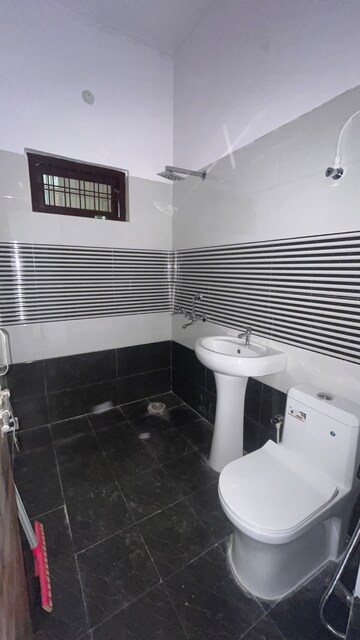 Attached Bathroom in 2 BHK Independent House at Jankipuram – for Rent