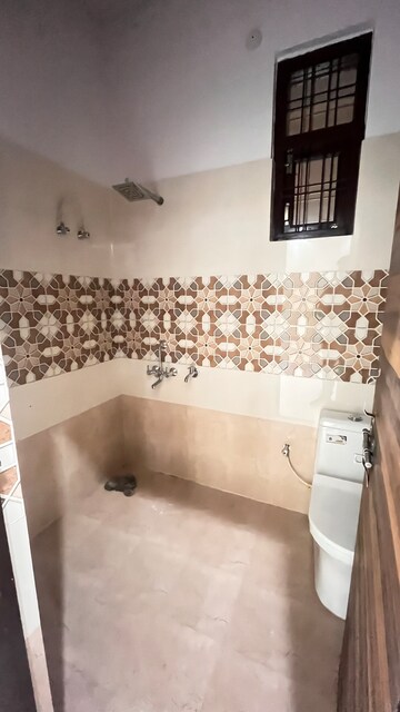 Bathroom in 2 BHK Independent House at Jankipuram – for Rent