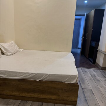 Bedroom in  Pg at Sector 10a – for Rent