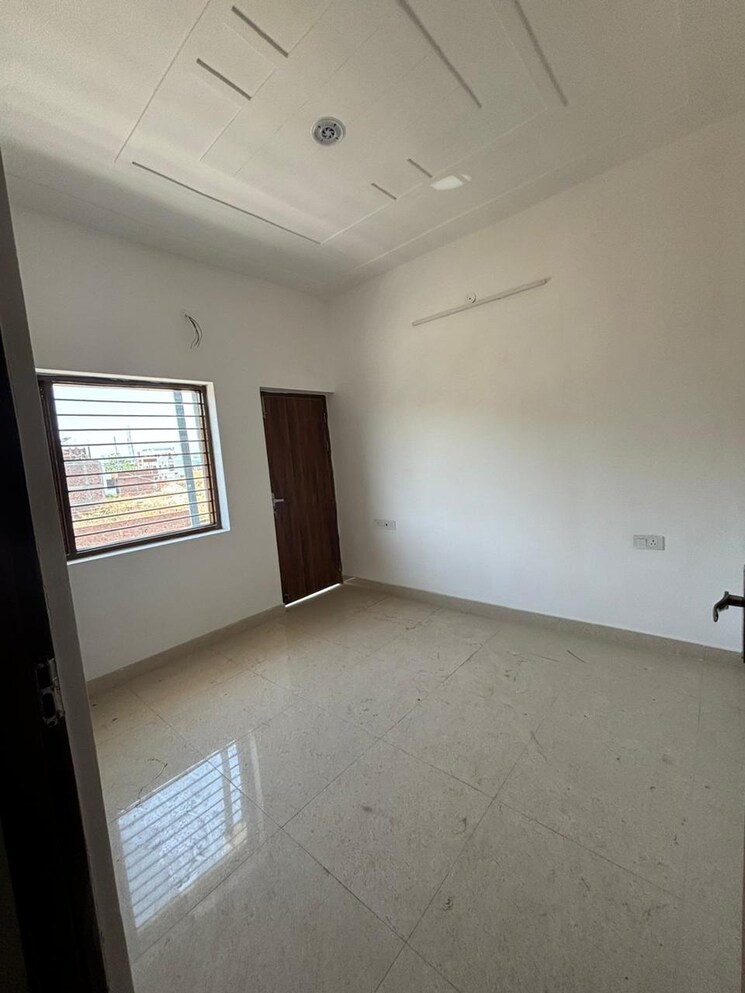 Room, sahastradhara road 3 Bedroom 1700 Sq.Ft. Villa In Sahastradhara Road Dehradun 8342291