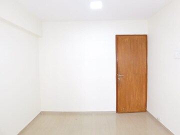 Room in 2 BHK Apartment at Shrishti Synchronicity, Chandivali – for Rent