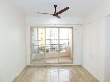 Room in 2 BHK Apartment at Shrishti Synchronicity, Chandivali – for Rent