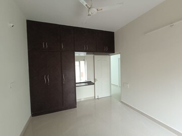Room in 2 BHK Apartment at Cooke Town – for Rent