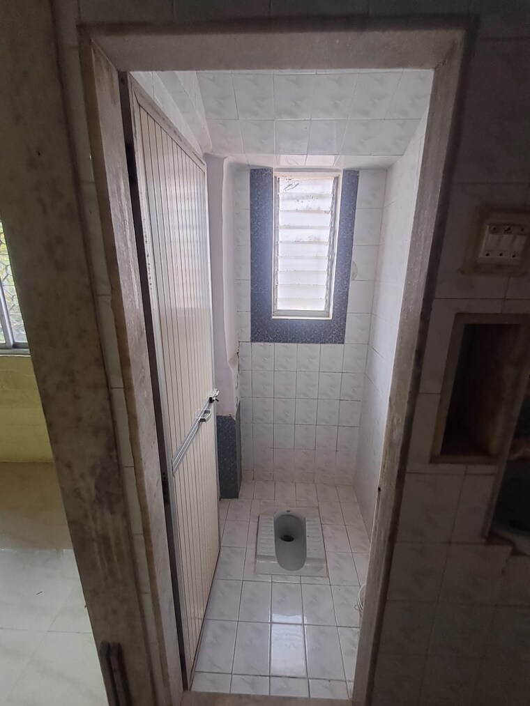 Bathroom, om-sagar-shantinagar-chs 1 Bedroom 400 Sq.Ft. Apartment In Mira Road Thane 8342371