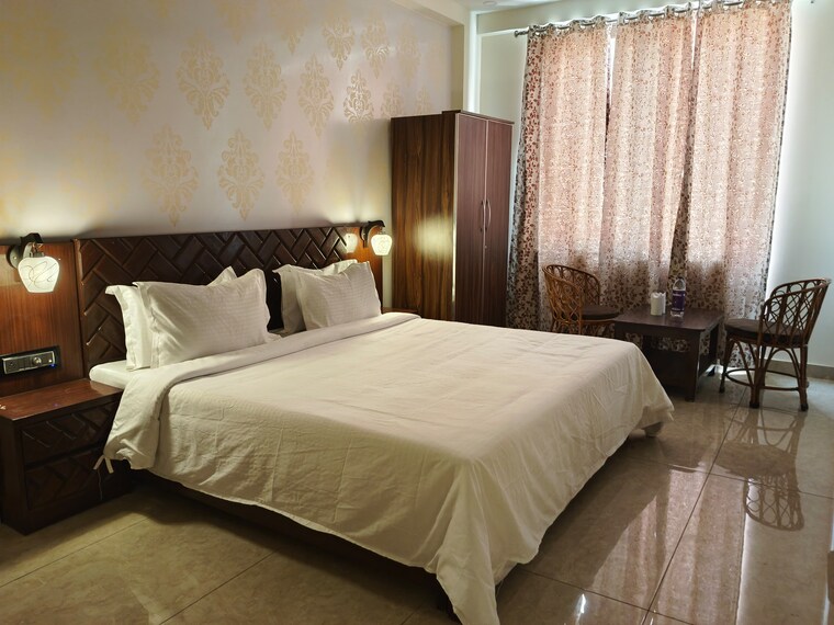 Bedroom, vipul-belmonte 5 Bedroom 4000 Sq.Ft. Apartment In Sector 53 Gurgaon 8342468