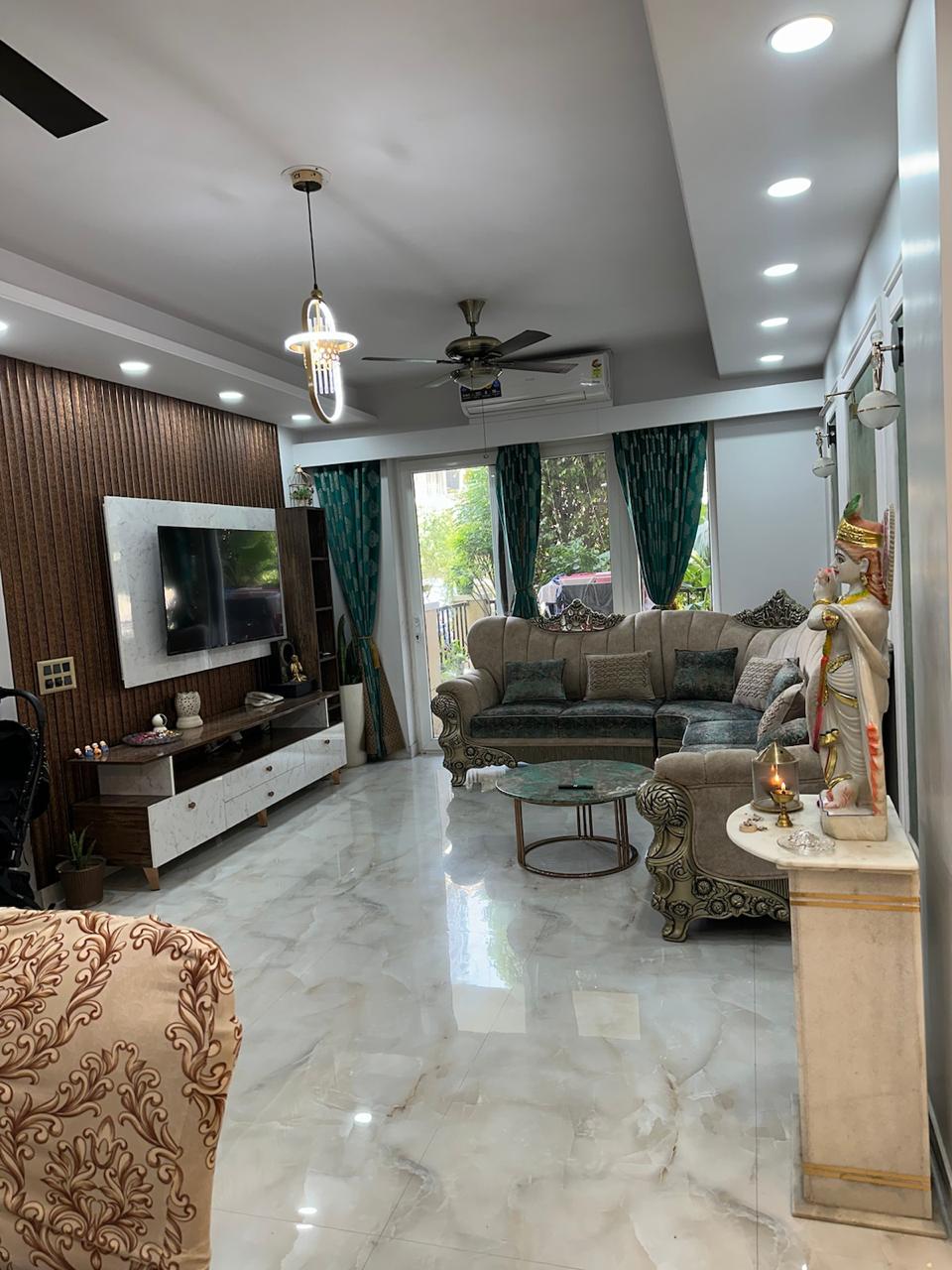 3 BHK + Servant Room Apartment For Sale in Emaar MGF Emerald Hills