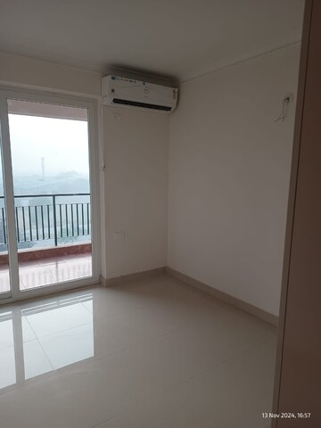 Room in 3.5 BHK Apartment at Mapsko Royale Ville, Sector 82 – for Rent