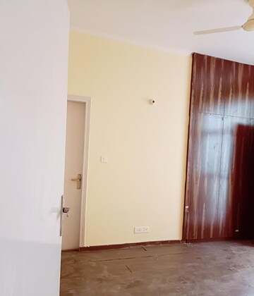 Room in 3.5 BHK Apartment at Mapsko Royale Ville, Sector 82 – for Rent