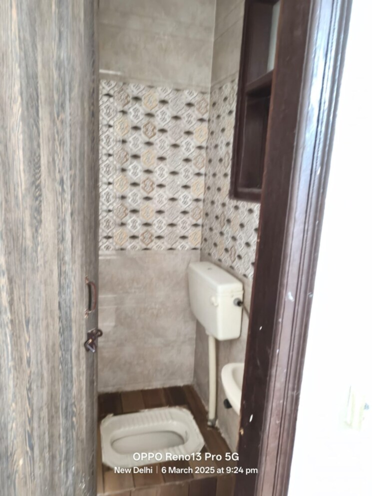 Bathroom, new ashok nagar 3 Bedroom 1100 Sq.Ft. Builder Floor In New Ashok Nagar Delhi 8342604