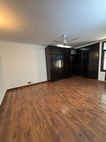 Room in 3 BHK Builder Floor at Gulmohar Park – for Rent