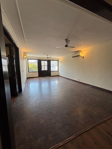 Room in 3 BHK Builder Floor at Gulmohar Park – for Rent