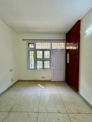 Room in 3 BHK Apartment at Sector 20 – for Sale