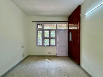 Room in 3 BHK Apartment at Sector 20 – for Sale