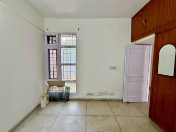 Room in 3 BHK Apartment at Sector 20 – for Sale