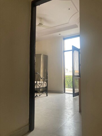Room in 1 BHK Builder Floor at Safdarjang Enclave – for Rent