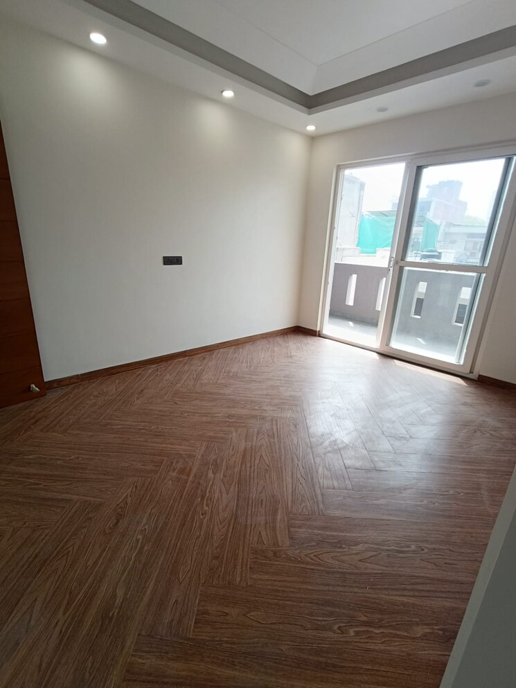 Room, sector 28 3 Bedroom 250 Sq.Yd. Builder Floor In Sector 28 Faridabad 8342784