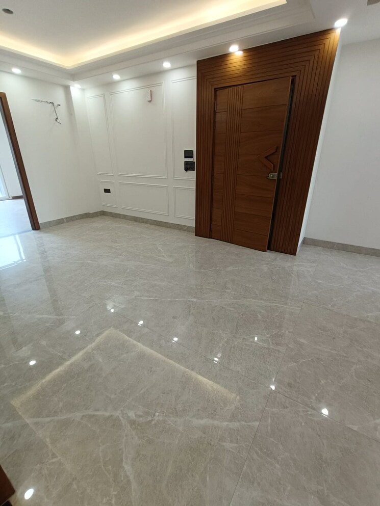 Room, sector 28 3 Bedroom 250 Sq.Yd. Builder Floor In Sector 28 Faridabad 8342784