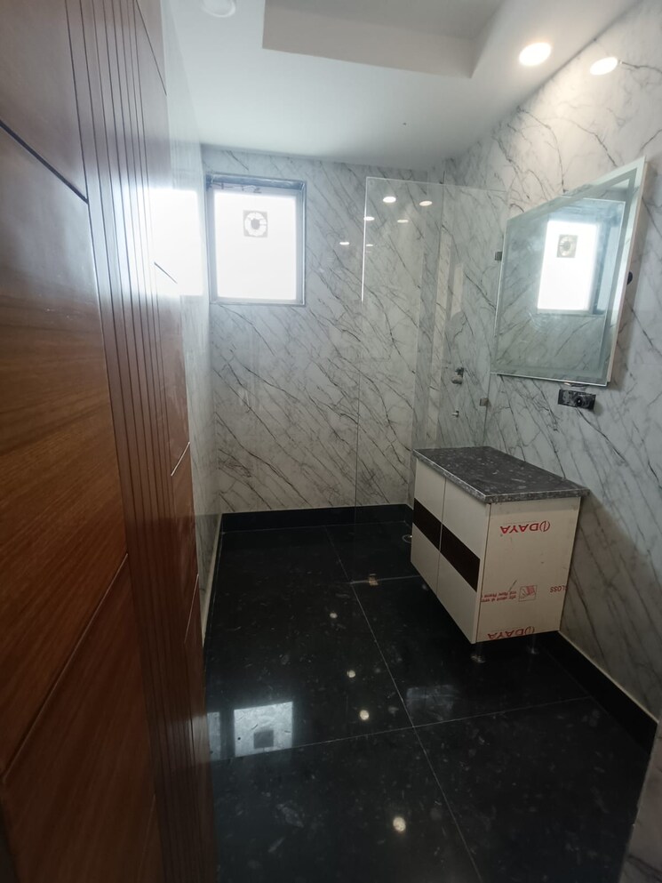 Bathroom, sector 28 3 Bedroom 250 Sq.Yd. Builder Floor In Sector 28 Faridabad 8342784