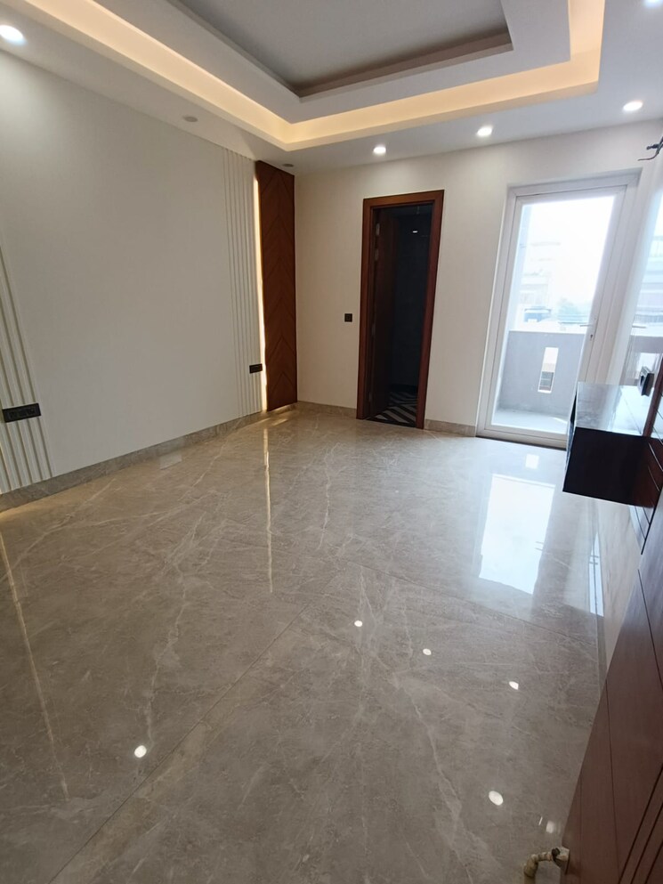 Room, sector 28 3 Bedroom 250 Sq.Yd. Builder Floor In Sector 28 Faridabad 8342784