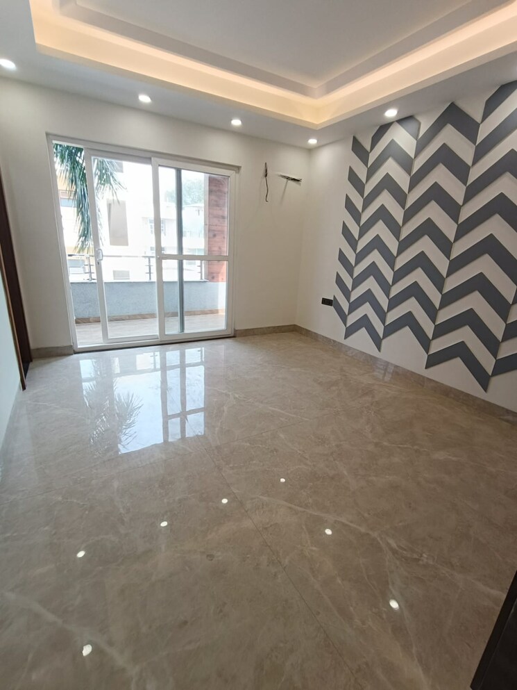 Room, sector 28 3 Bedroom 250 Sq.Yd. Builder Floor In Sector 28 Faridabad 8342784