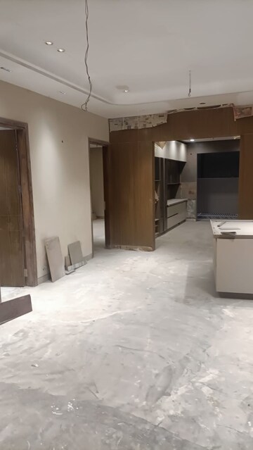 Room in 5 BHK Builder Floor at Meera Bagh – for Sale