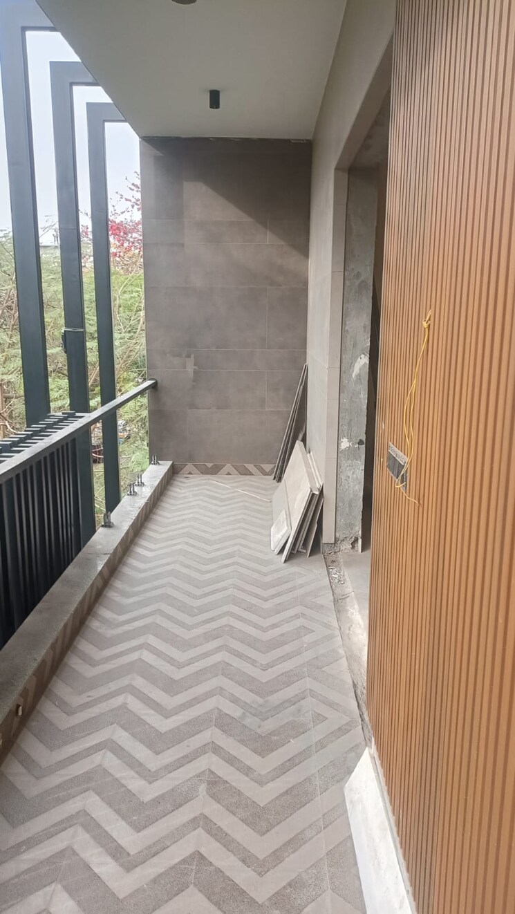 Balcony, meera bagh 5 Bedroom 3950 Sq.Ft. Builder Floor In Meera Bagh Delhi 8343162