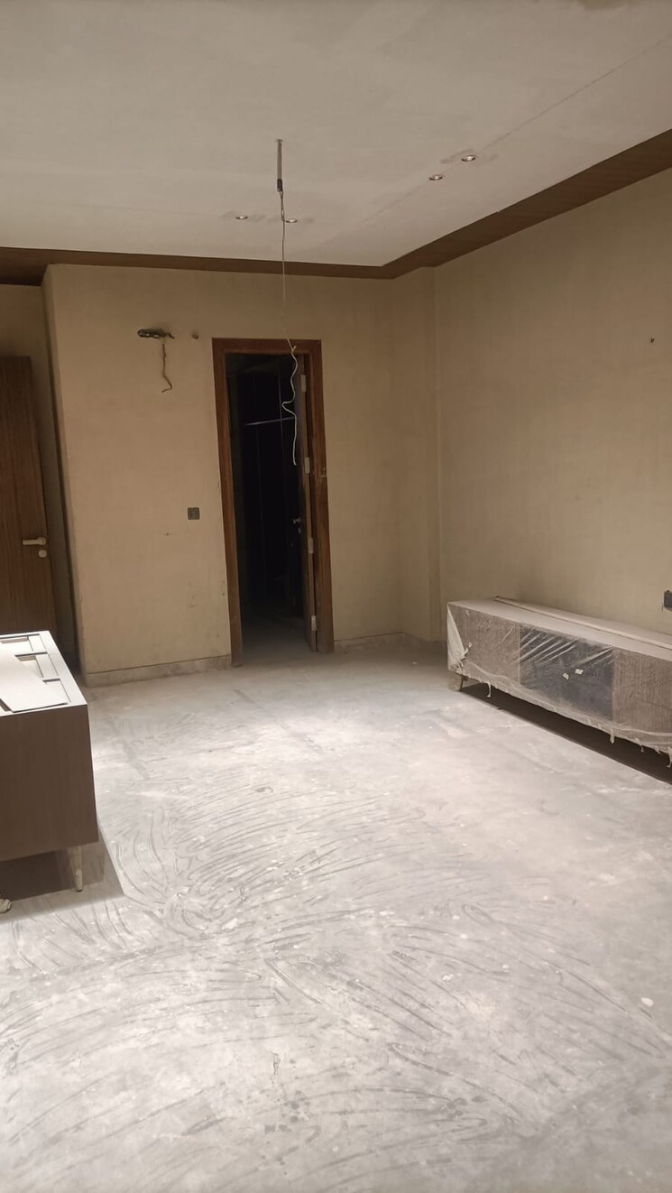 Room, meera bagh 5 Bedroom 3950 Sq.Ft. Builder Floor In Meera Bagh Delhi 8343162