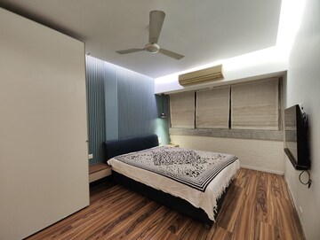 Bedroom in 2 BHK Apartment at Khar West – for Rent