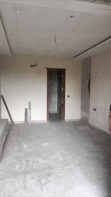 Room in 3.5 BHK Builder Floor at Guru Harkishan Nagar – for Sale