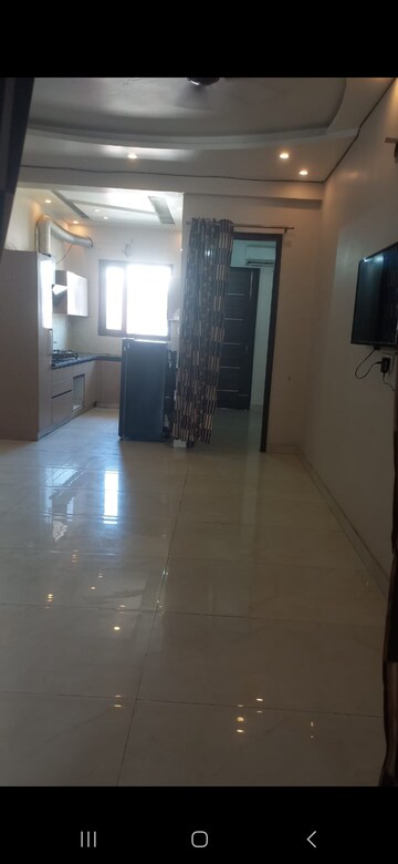 Room in 3 BHK Builder Floor at Sunshine Enclave, Vip Road – for Rent