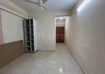 Room in 3 BHK Apartment at DLH Legacy, Juhu – for Rent