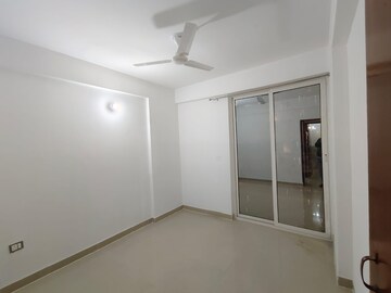 Room in 3 BHK Apartment at DLH Legacy, Juhu – for Rent