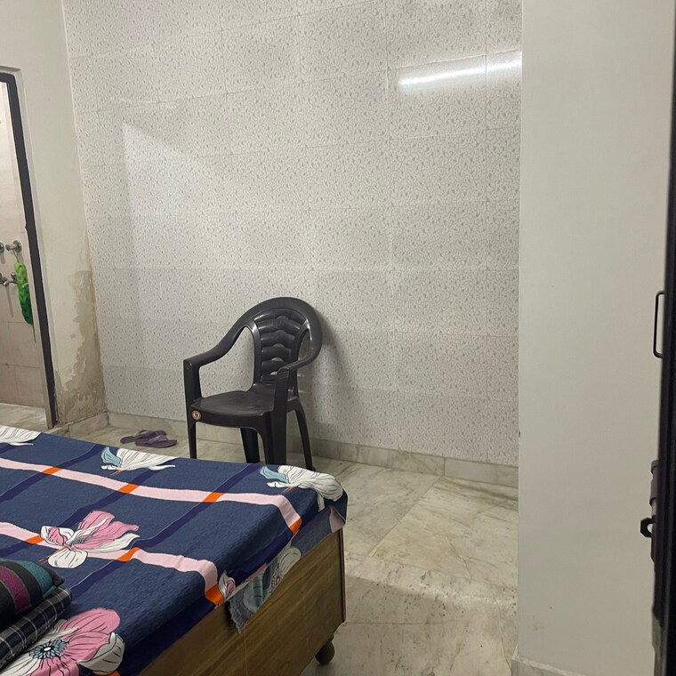  Parking, vaishali sector 5 2 Bedroom 1000 Sq.Ft. Builder Floor In Vaishali Sector 5 Ghaziabad 8343714