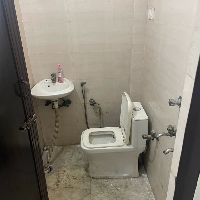 Bathroom, vaishali sector 5 2 Bedroom 1000 Sq.Ft. Builder Floor In Vaishali Sector 5 Ghaziabad 8343714