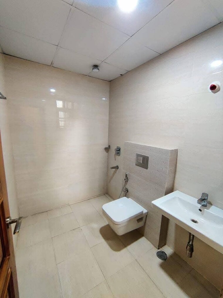 Bathroom, sobha-international-city-presidential-villa 4 Bedroom 270 Sq.Yd. Villa In Sector 109 Gurgaon 8343698