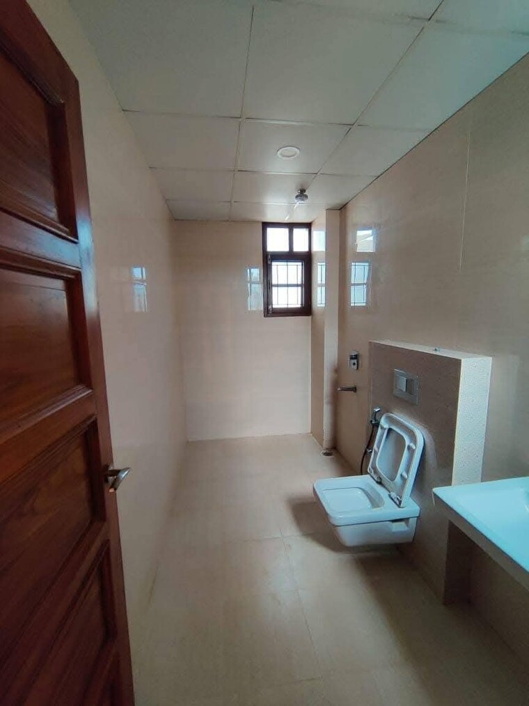 Bathroom, sobha-international-city-presidential-villa 4 Bedroom 270 Sq.Yd. Villa In Sector 109 Gurgaon 8343698