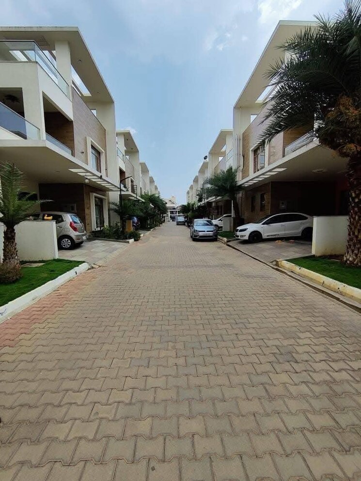 Exterior View, sobha-international-city-presidential-villa 4 Bedroom 270 Sq.Yd. Villa In Sector 109 Gurgaon 8343698