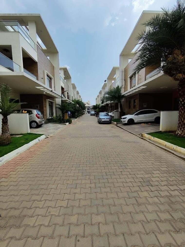 Exterior View, sobha-international-city-presidential-villa 4 Bedroom 270 Sq.Yd. Villa In Sector 109 Gurgaon 8343698