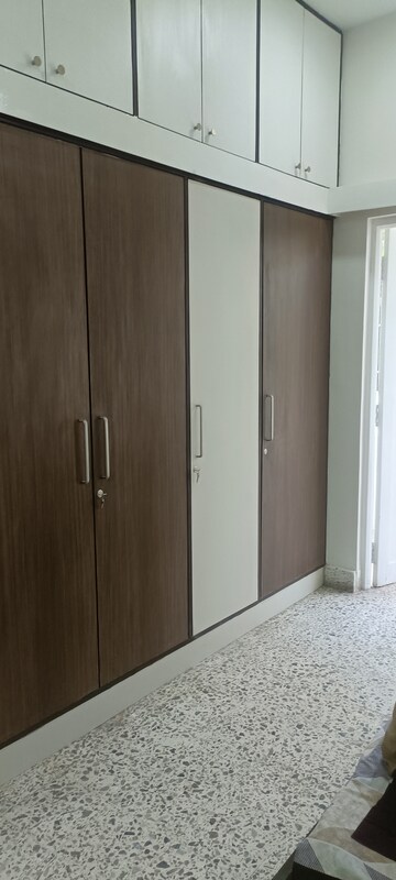 Room in 2 BHK Apartment at Yash Apartments Model Colony, Model Colony – for Rent