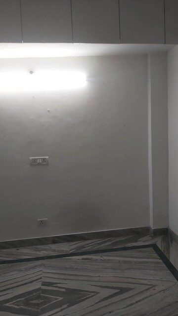 Room in 1.5 BHK Builder Floor at Mayur Vihar – for Rent