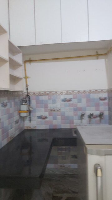 Bathroom in 1.5 BHK Builder Floor at Mayur Vihar – for Rent