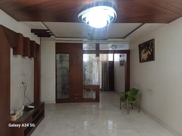 Room in 3 BHK Builder Floor at Sector 39 – for Rent