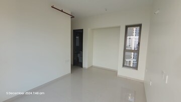 Room in 2 BHK Apartment at Kalpataru Paramount, Kapur Bawdi – for Sale