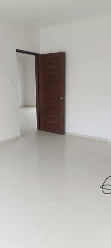 Room in 3 BHK Apartment at Shri Senapati Bapat CHS, Senapati Bapat Road – for Rent