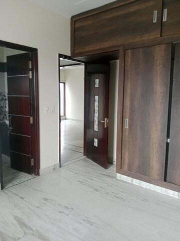 Room in 3 BHK Builder Floor at Huda – for Rent