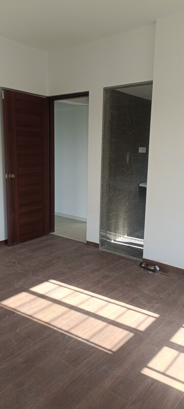 Room in 3 BHK Apartment at Shri Senapati Bapat CHS, Senapati Bapat Road – for Rent