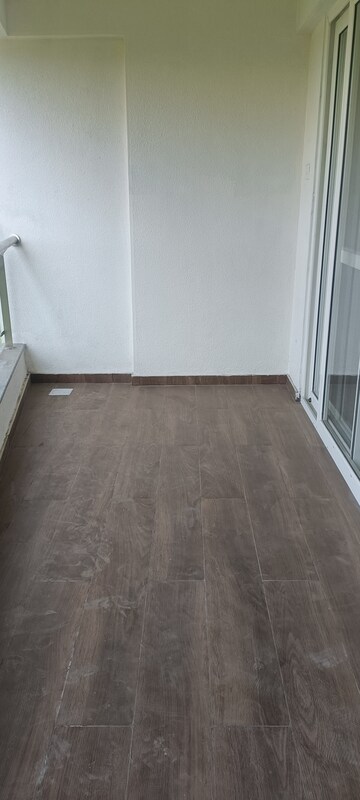 Room in 3 BHK Apartment at Shri Senapati Bapat CHS, Senapati Bapat Road – for Rent
